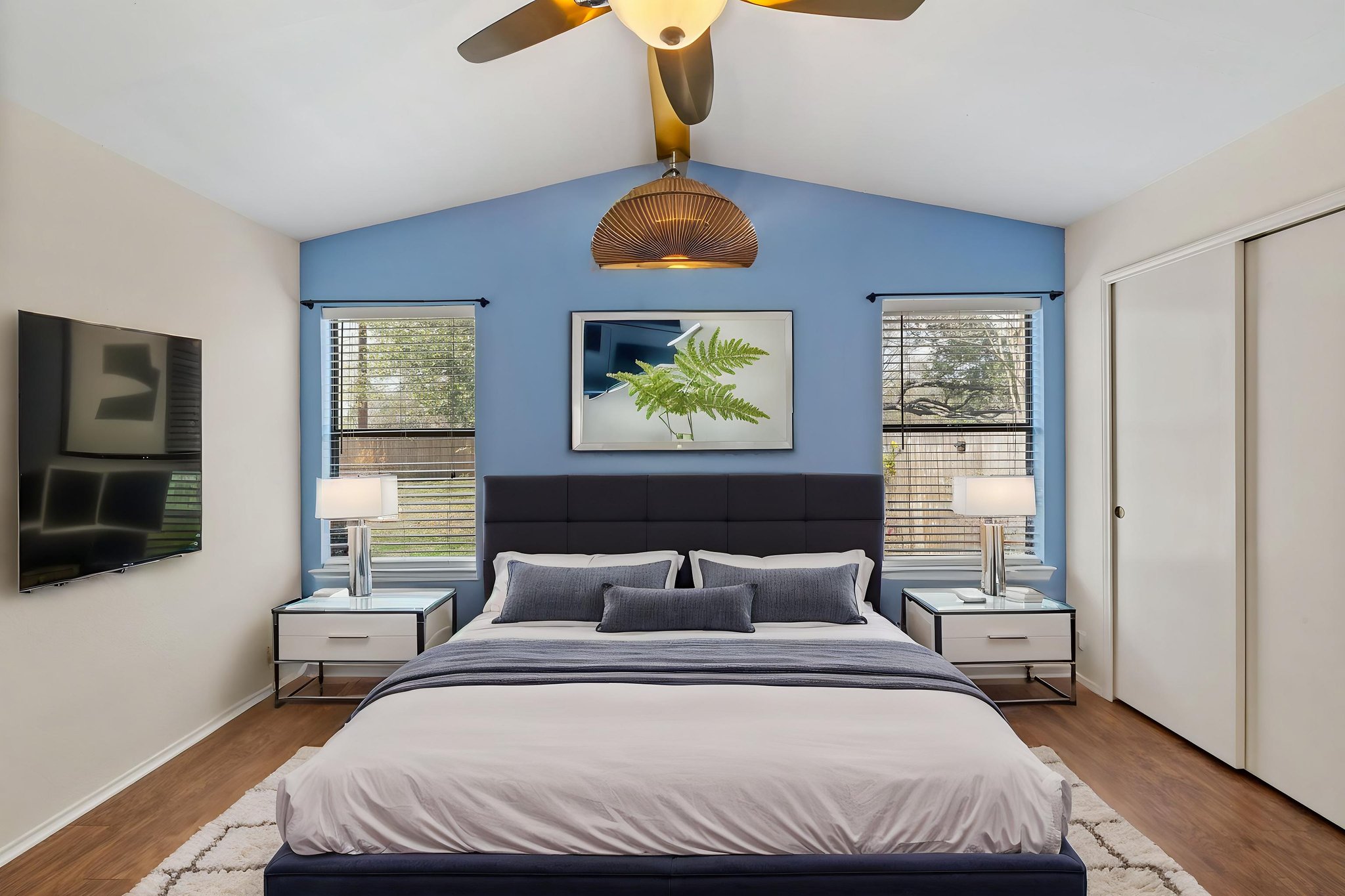 0M6A0620 virtually staged.jpeg