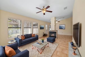 0M6A0495 virtually staged.jpeg