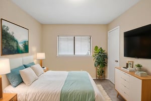 0M6A0571 virtually staged.jpeg