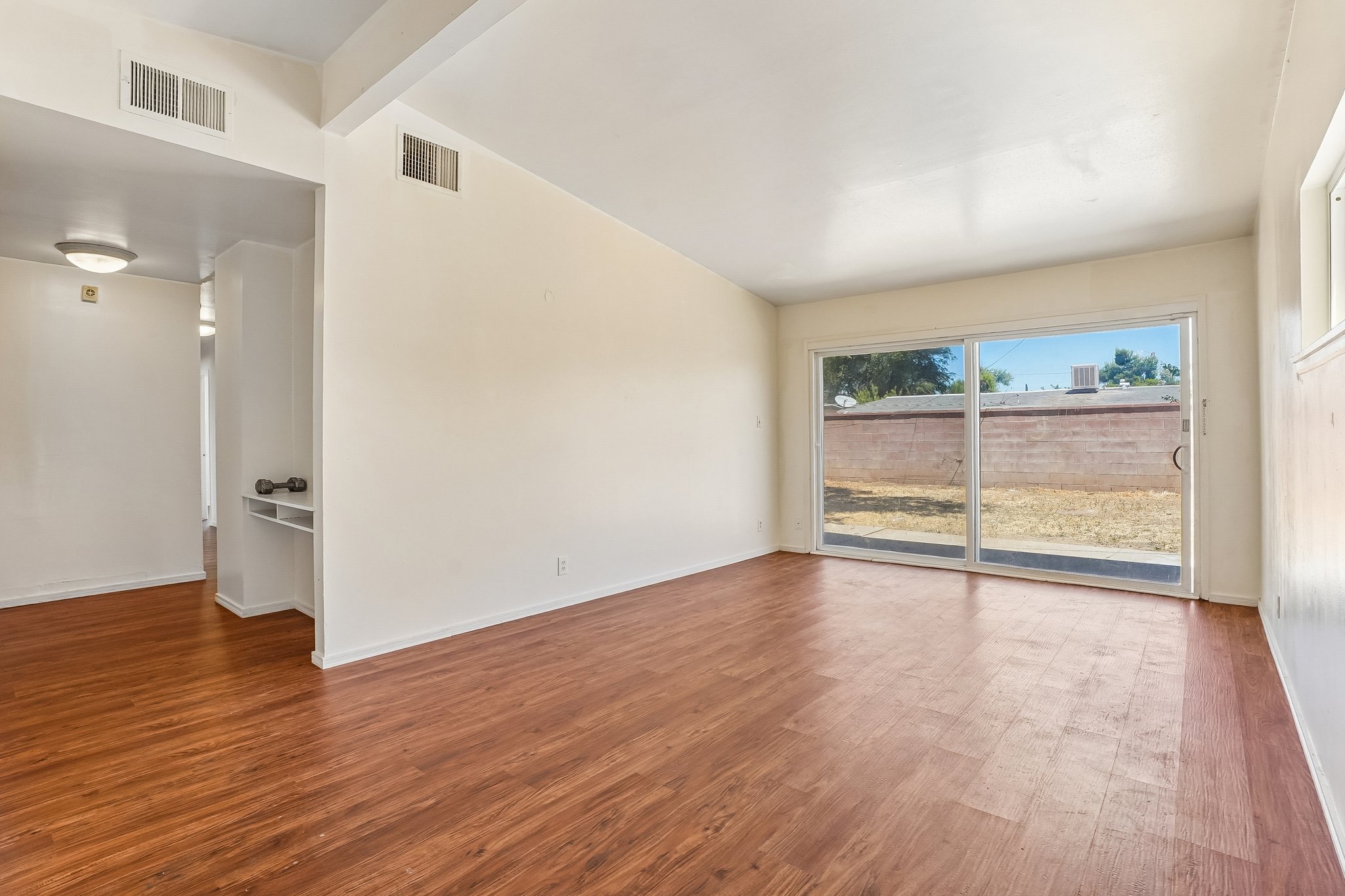 W Avenue J14-S2407-006.jpg