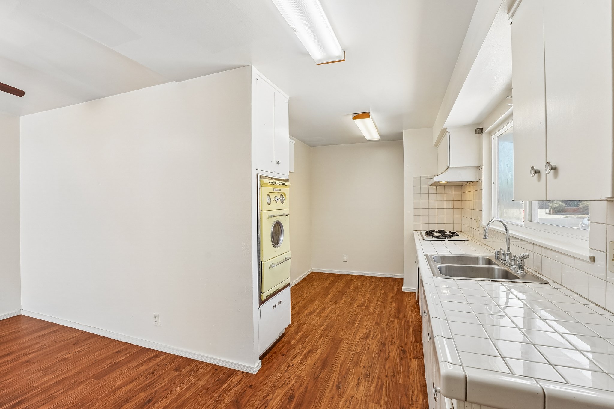 W Avenue J14-S2407-011.jpg
