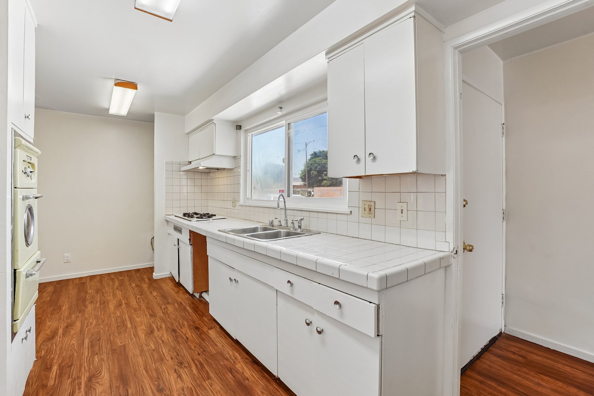W Avenue J14-S2407-013.jpg