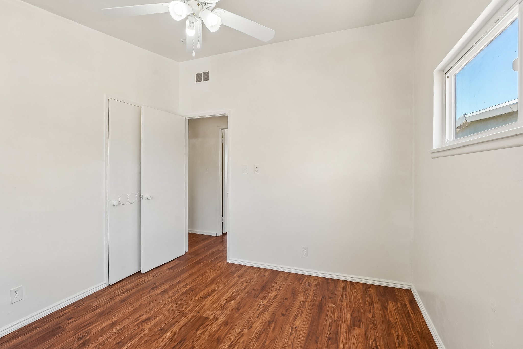W Avenue J14-S2407-019.jpg