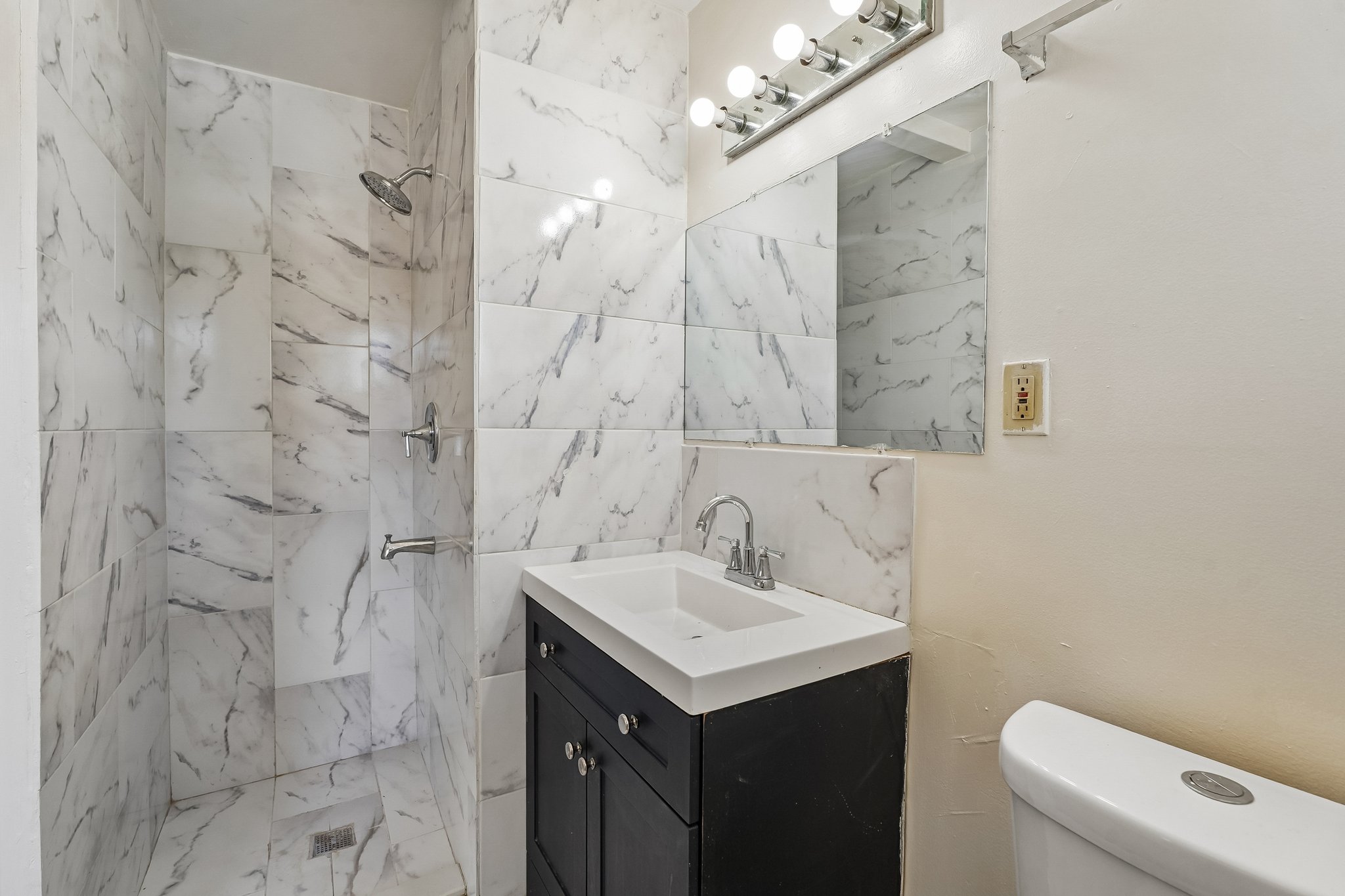 W Avenue J14-S2407-025.jpg