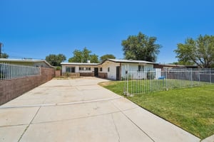 W Avenue J14-S2407-004.jpg