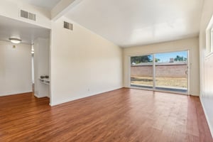 W Avenue J14-S2407-006.jpg