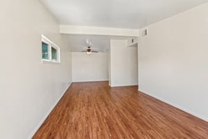 W Avenue J14-S2407-007.jpg