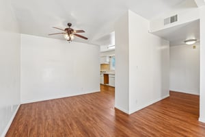W Avenue J14-S2407-008.jpg