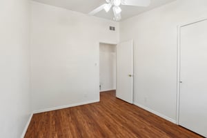 W Avenue J14-S2407-017.jpg