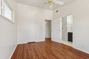 W Avenue J14-S2407-023.jpg