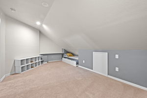Really Cute Bonus Room. Built in Bed! Use as a 5th bedroom. Baby's room. Play room. Etc.