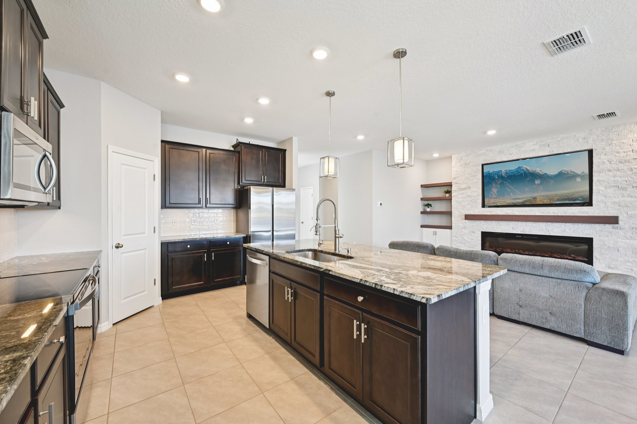 Chippewa Dr-S0702-018.jpg