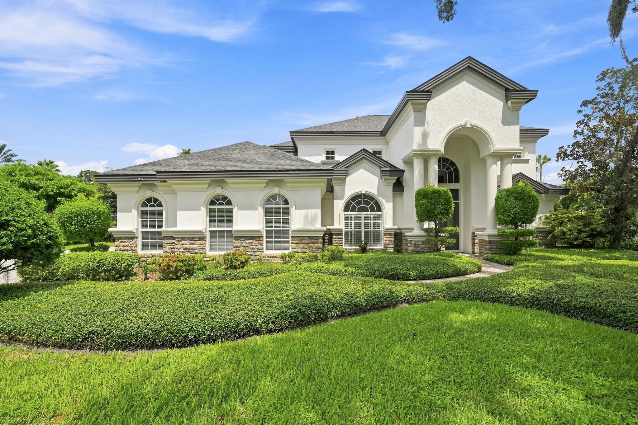 Front Exterior8