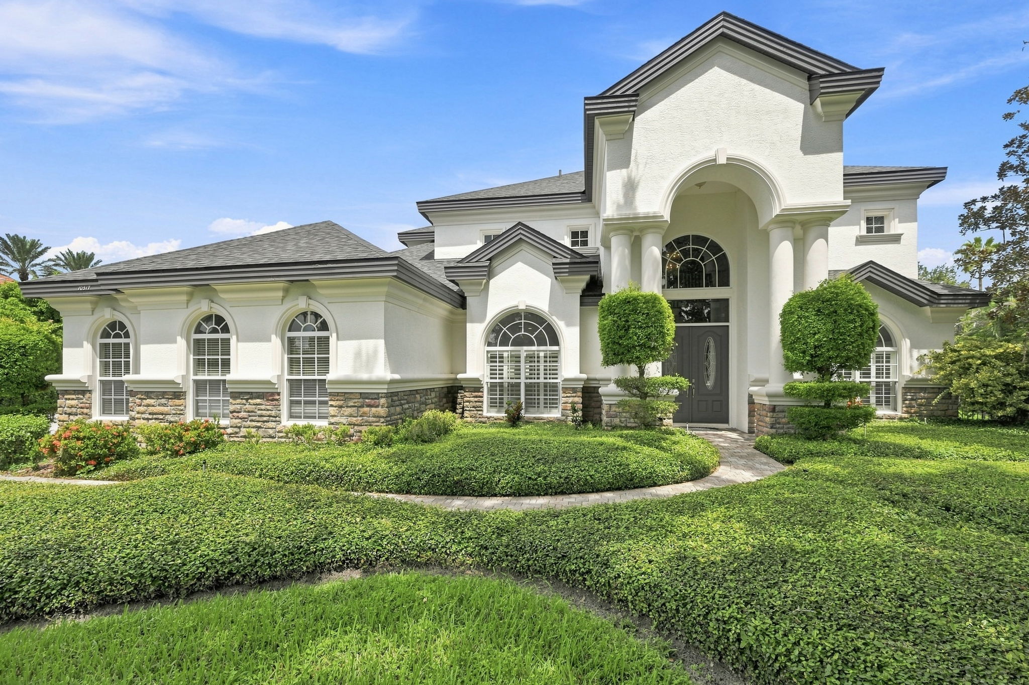 Front Exterior10
