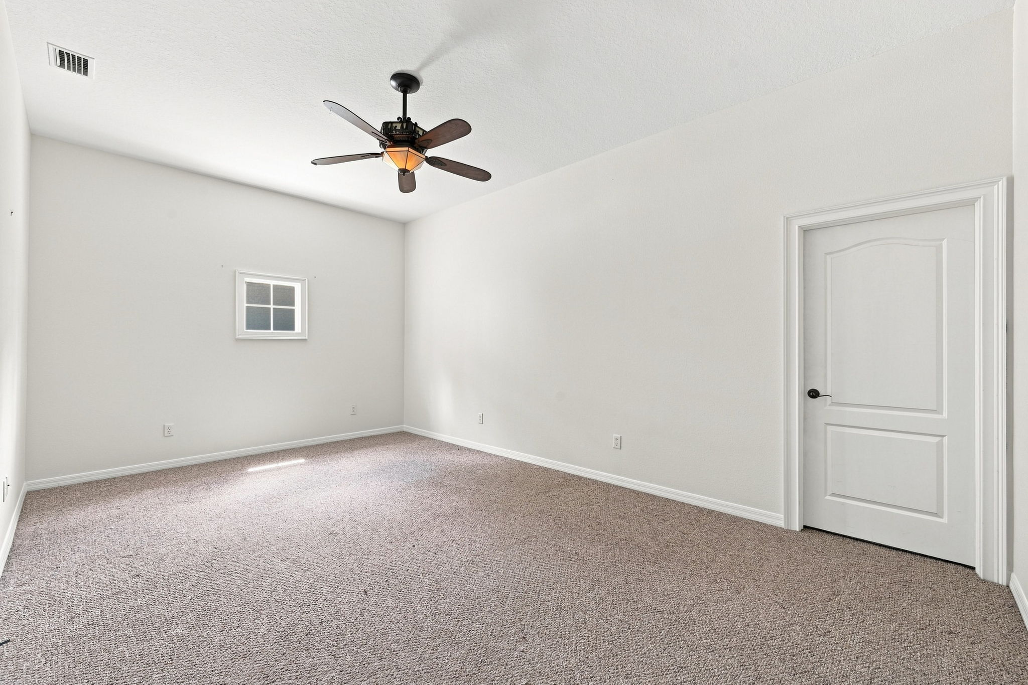 Upper Level Bonus Room1a