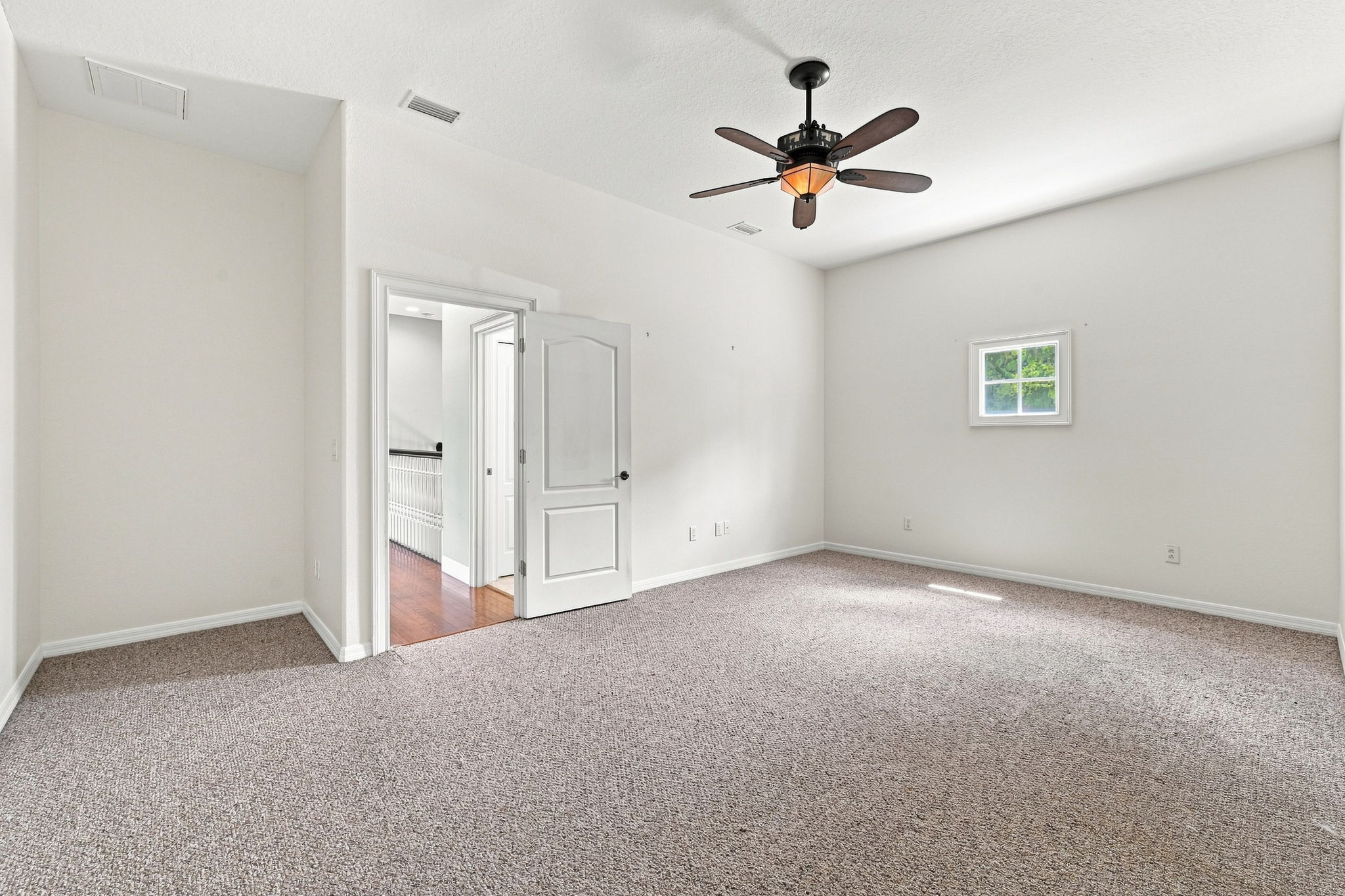 Upper Level Bonus Room1b