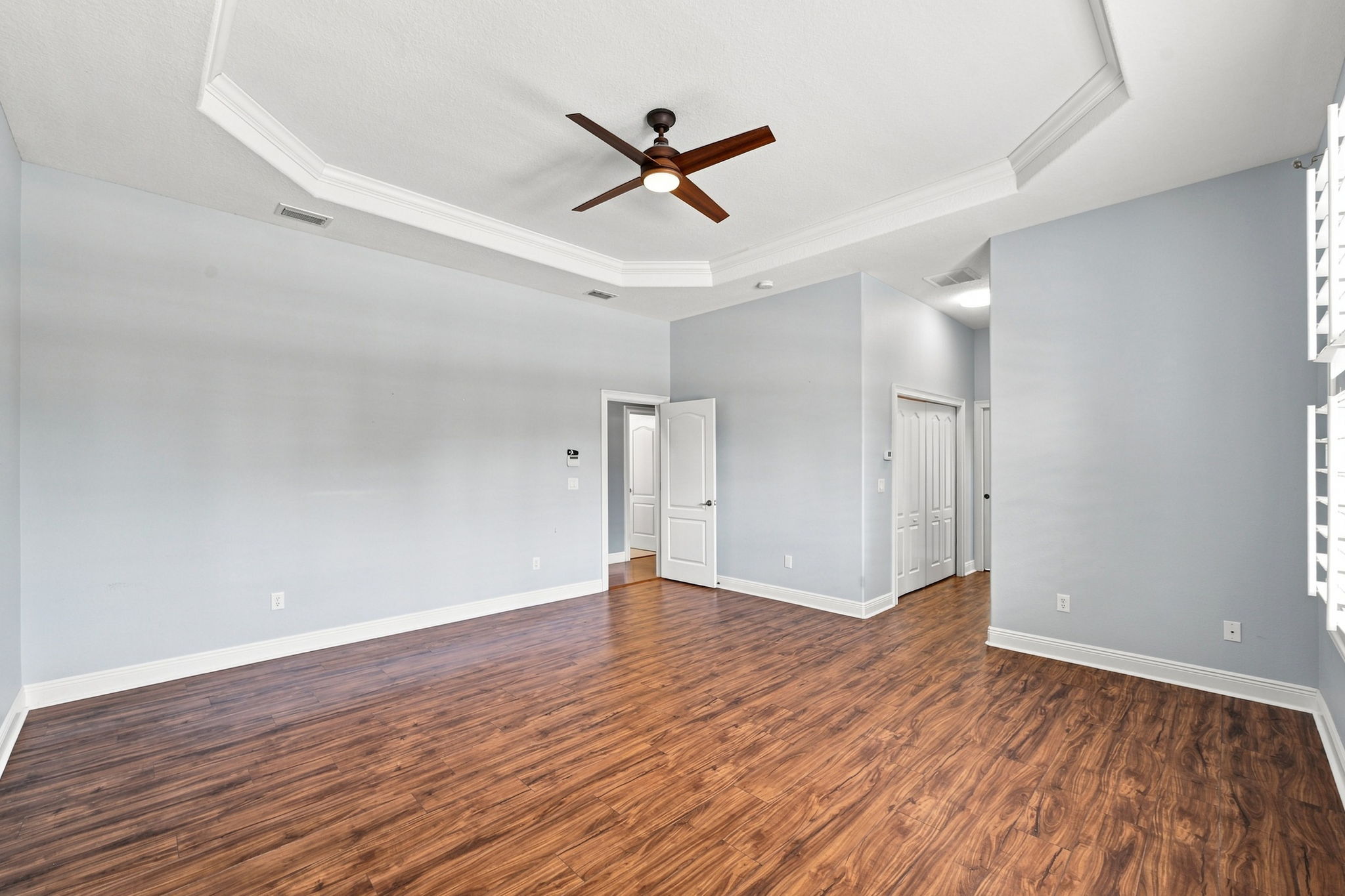 Upper Level Primary Bedroom1b