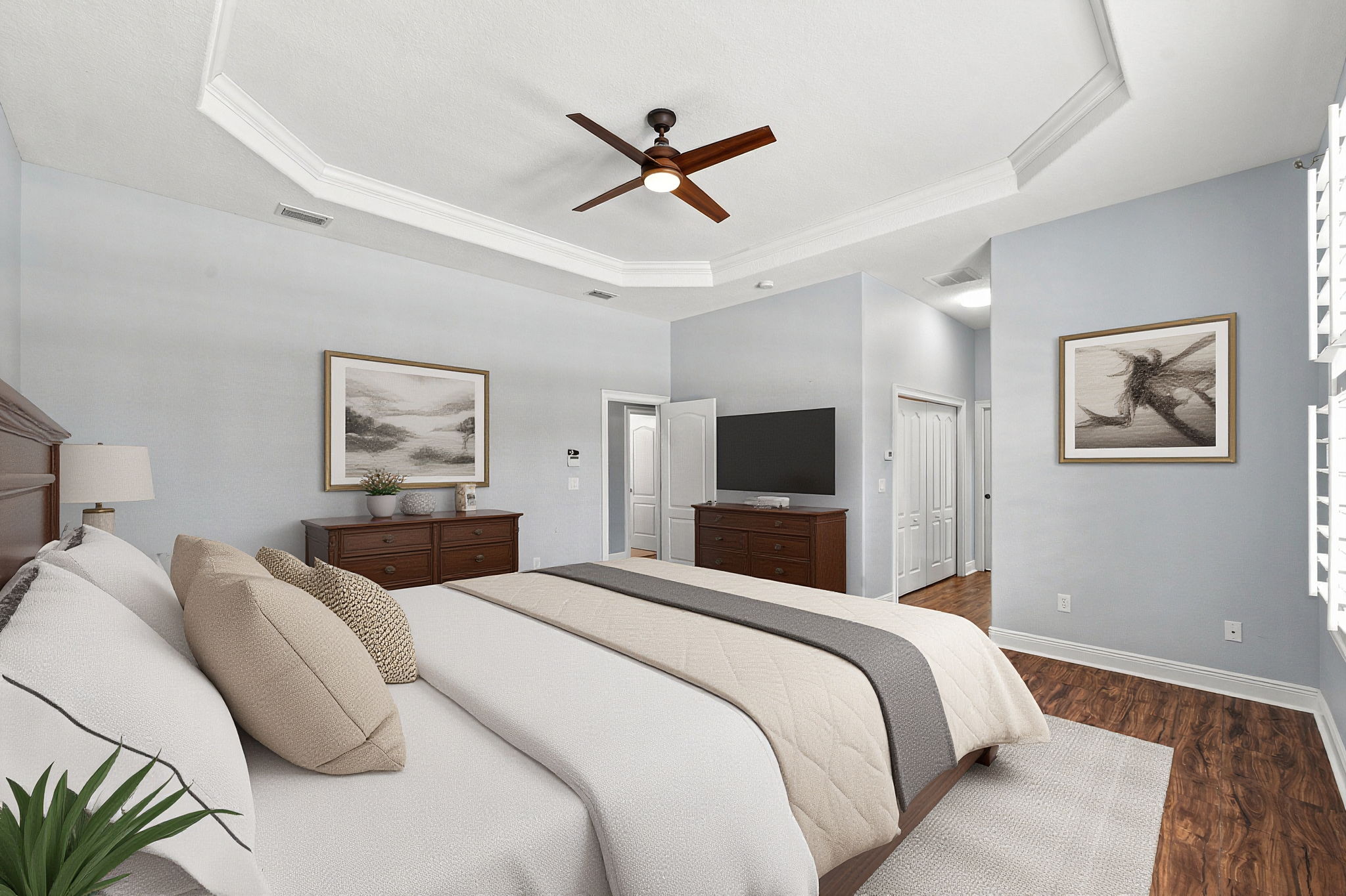 Upper Level Primary Bedroom1b-vs