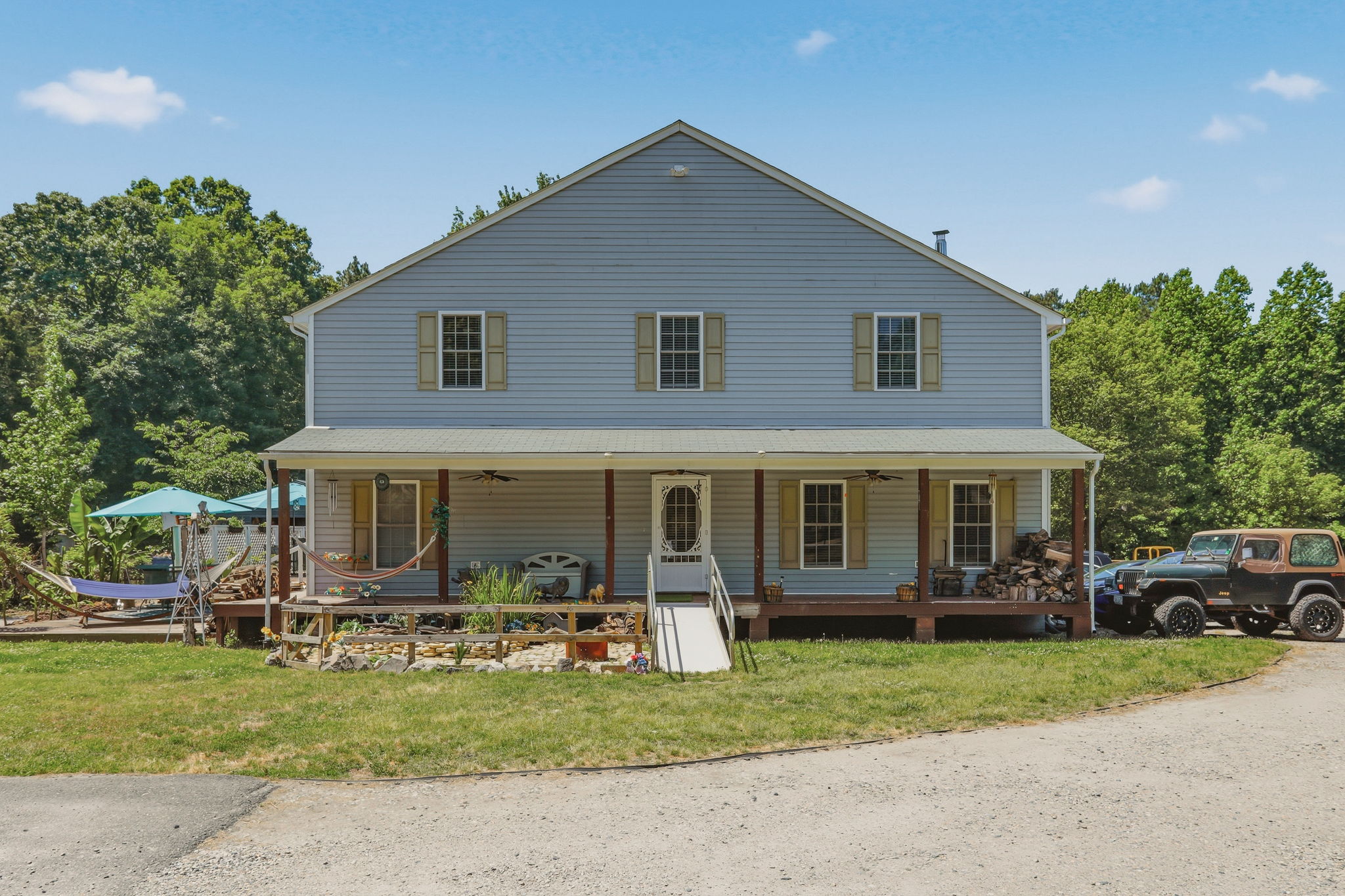 02-Exterior Front
