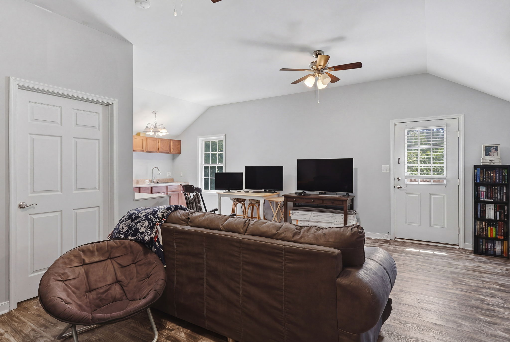 43-Suite Living Room