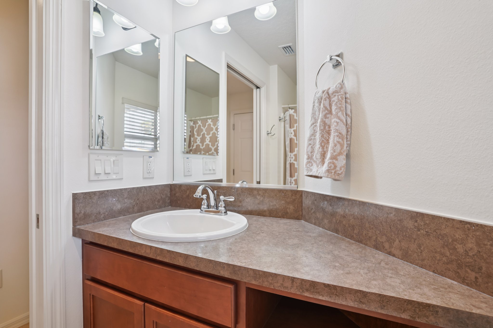 Becker Ave-S2102-029.jpg