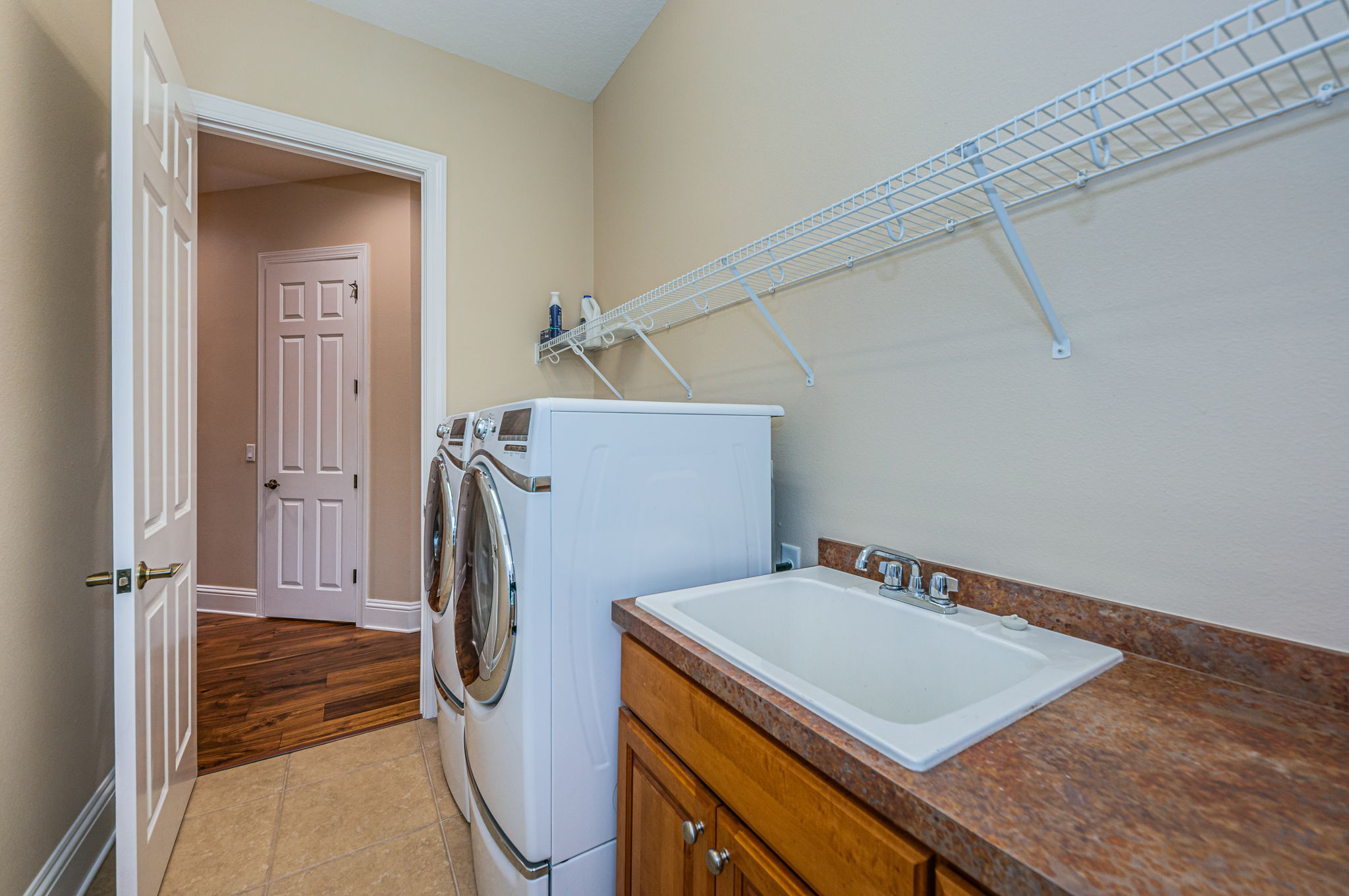 Laundry Room1b