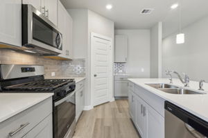 Houston - Central Park Square - 10521 Discovery Ln, Texas City, TX 77591 - 011