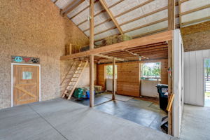 Hay Loft & Horse Washing Station (to the left of pic)
