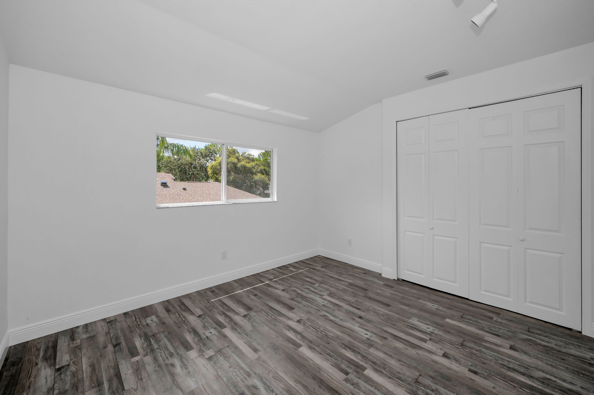 Upper Level Bedroom2