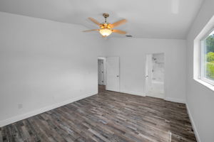 Upper Level Bedroom4b