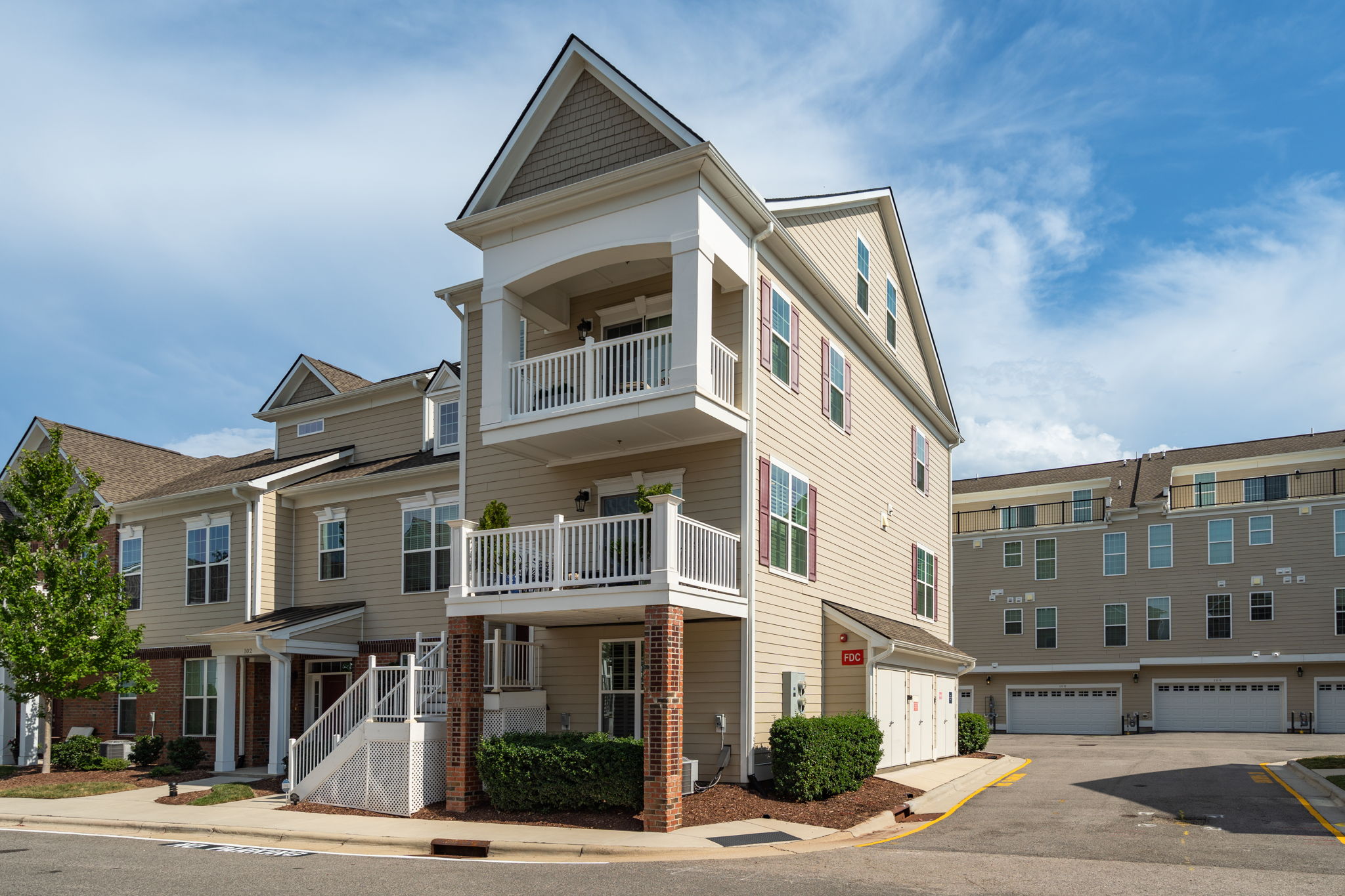 10530 Sablewood_101-2