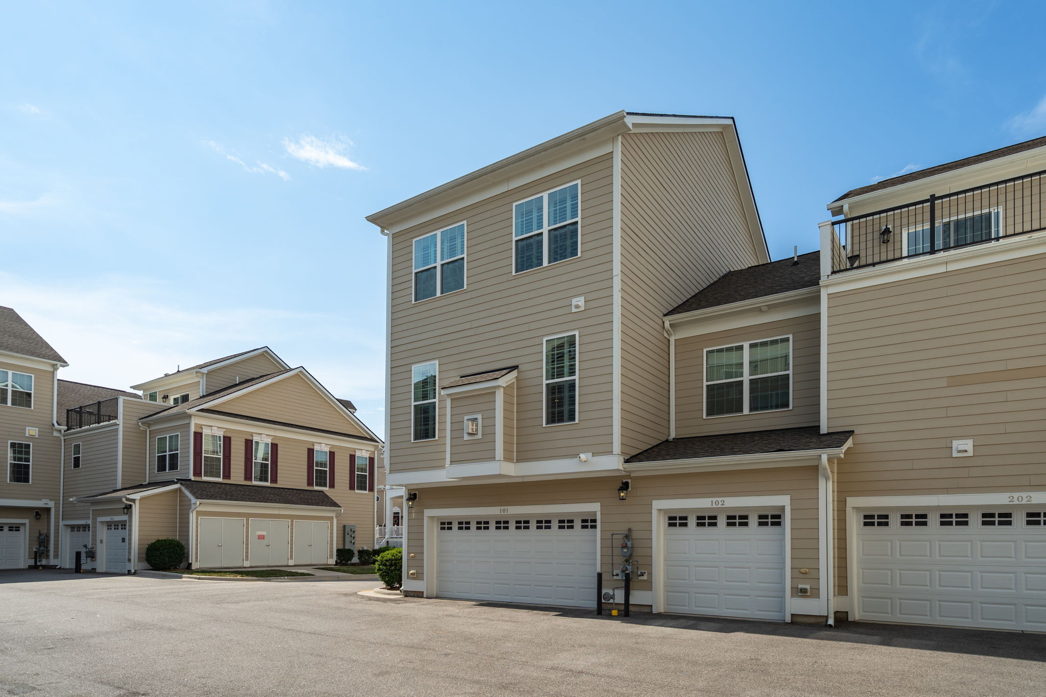 10530 Sablewood_101-32