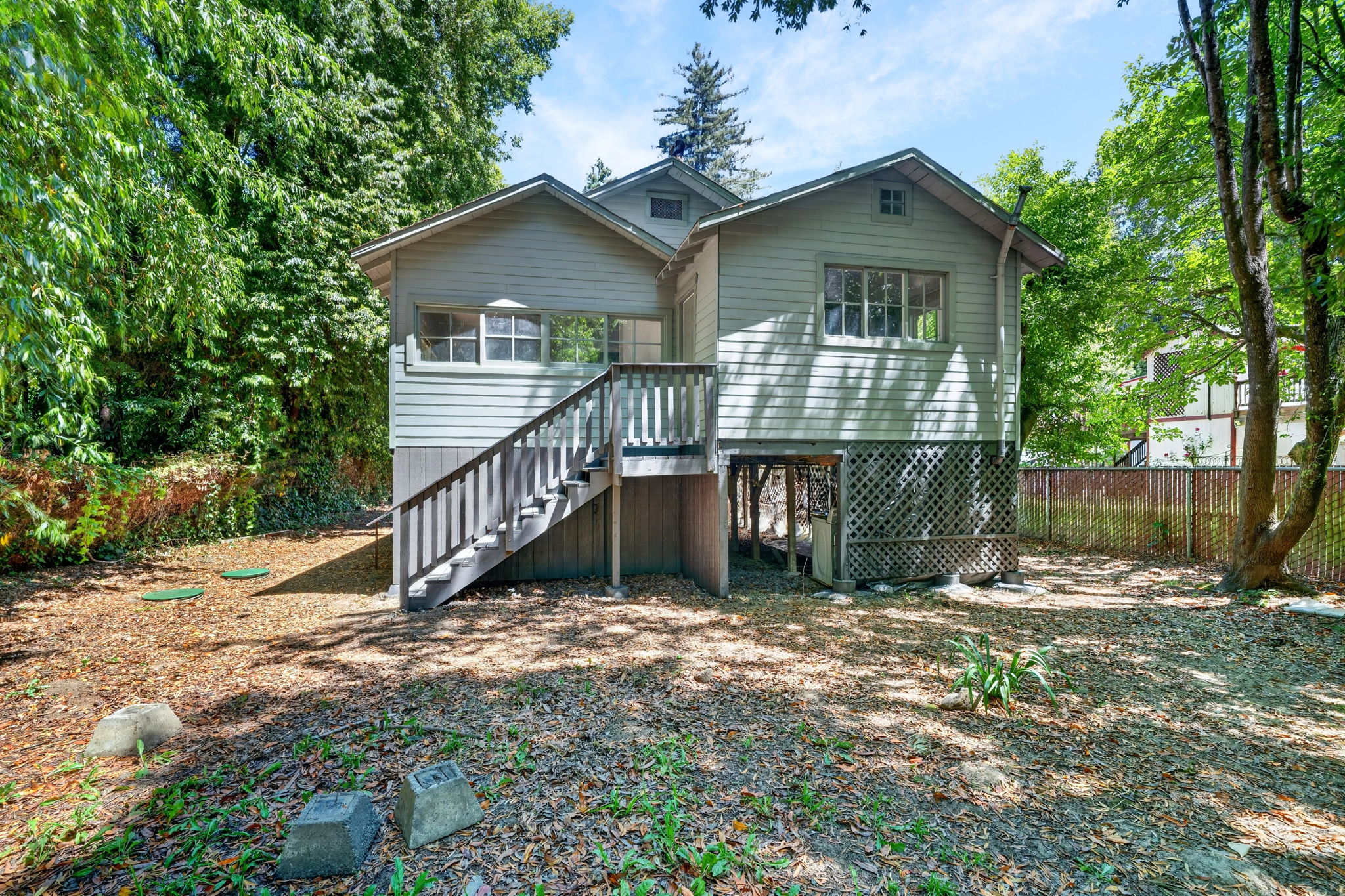 A view of the rear of the home.