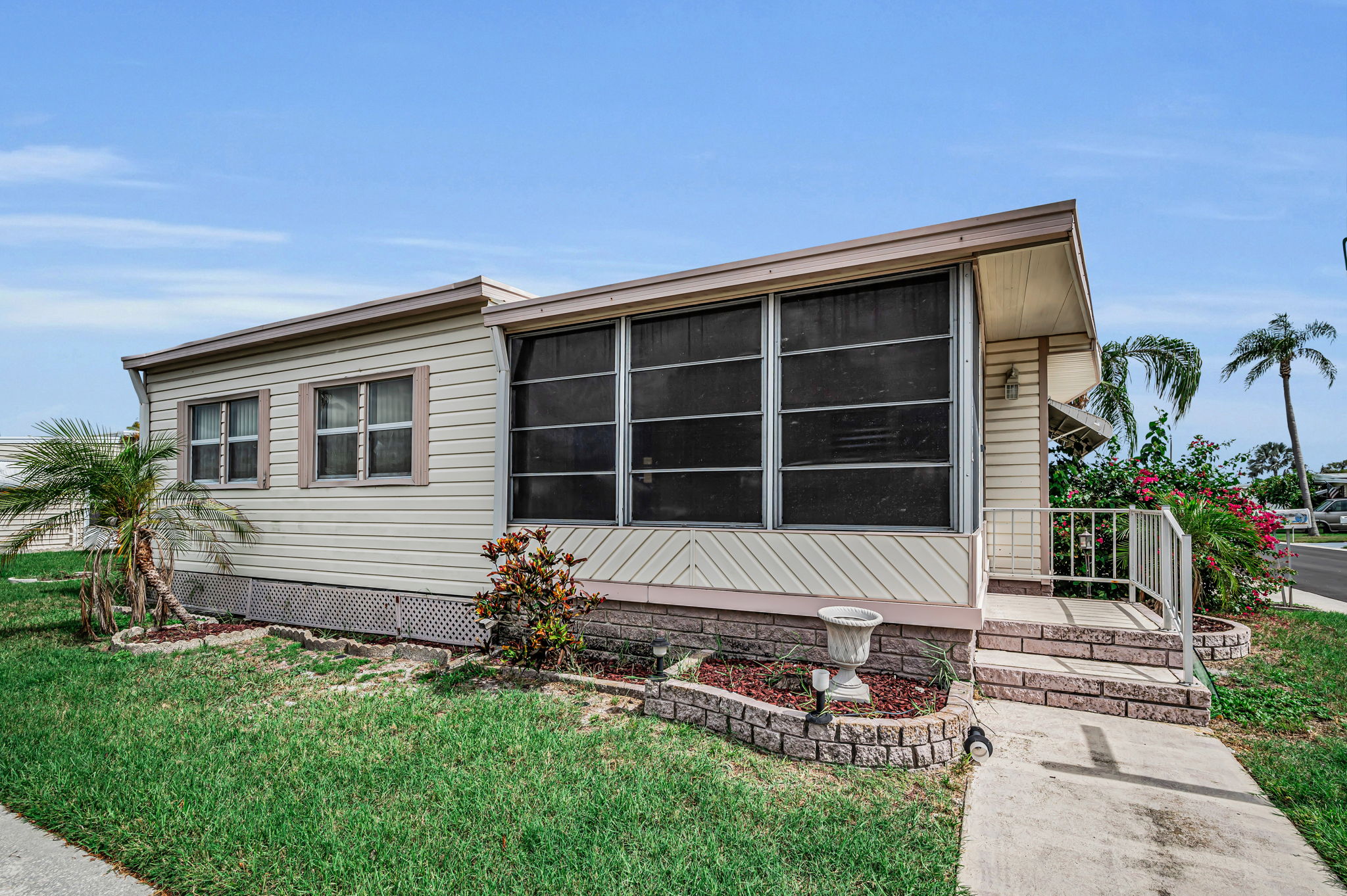Front Exterior3