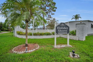 Holiday Shores Entry1