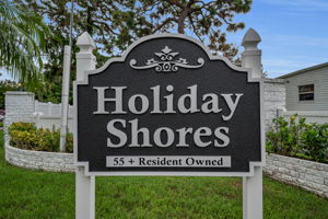 Holiday Shores Entry2