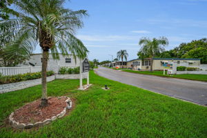 Holiday Shores Entry3