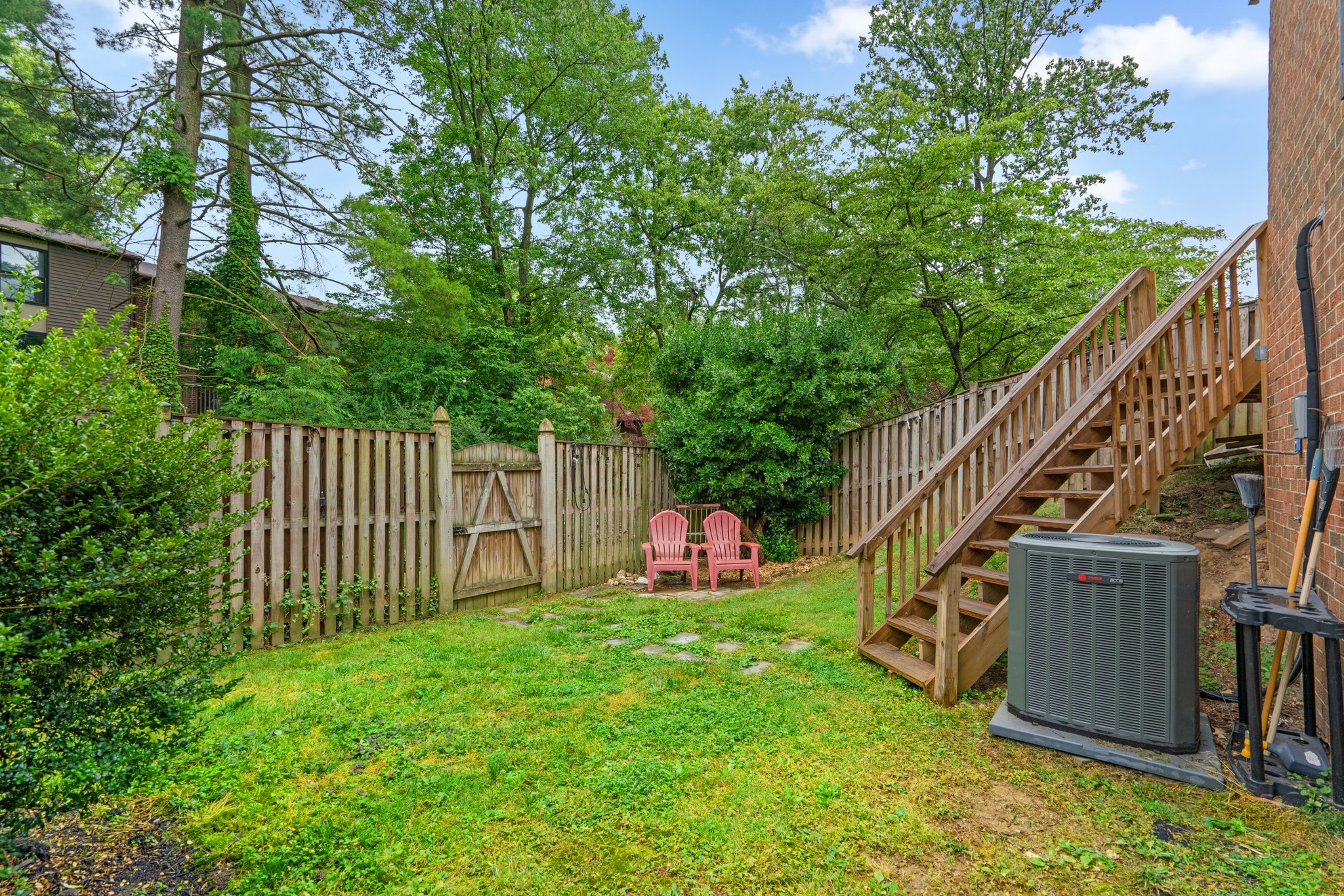 40. Back exterior.jpg