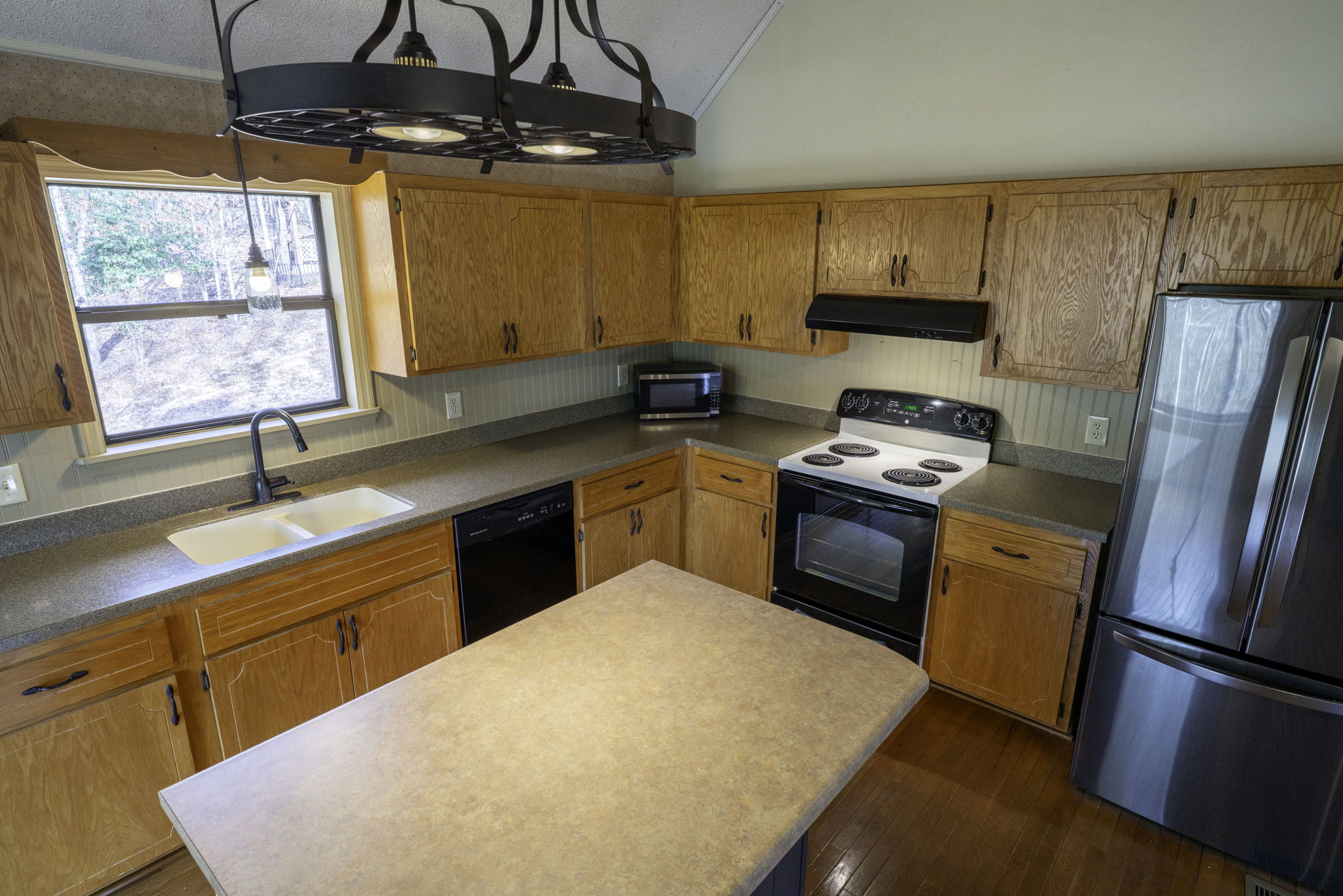 Kitchen - Central Island