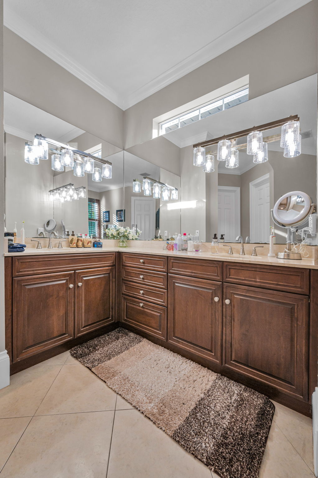 Primary Bathroom1e