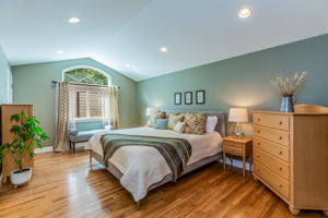 10549 NE 137th Pl, Kirkland, WA 98034, USA Photo 5