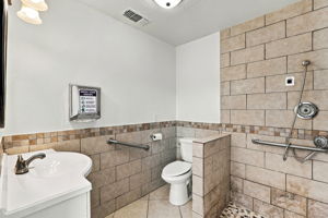 021_F8_1055 Ina Dr