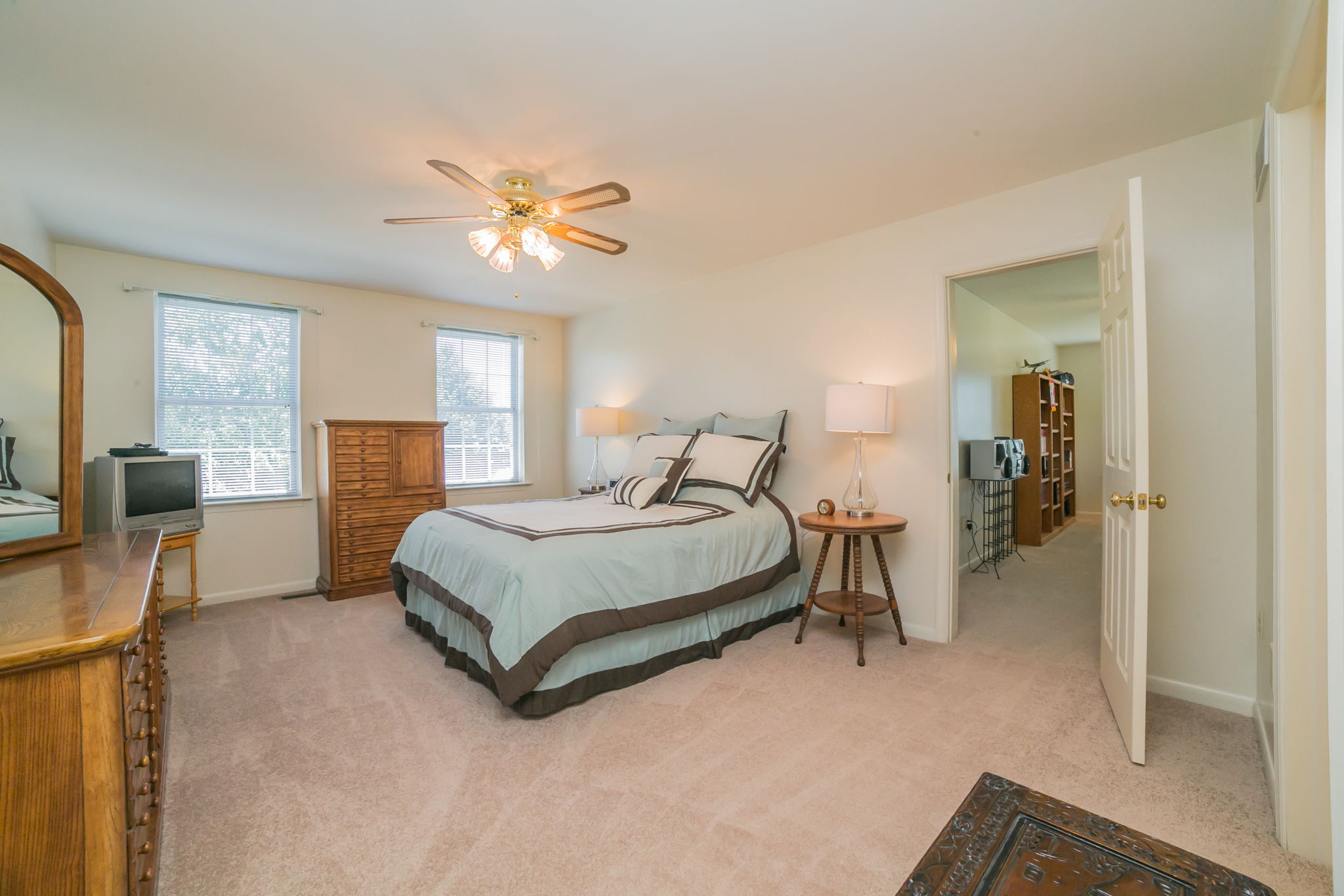 1055 Kingscote Dr, Harleysville, PA 19438 Left Bank REPS