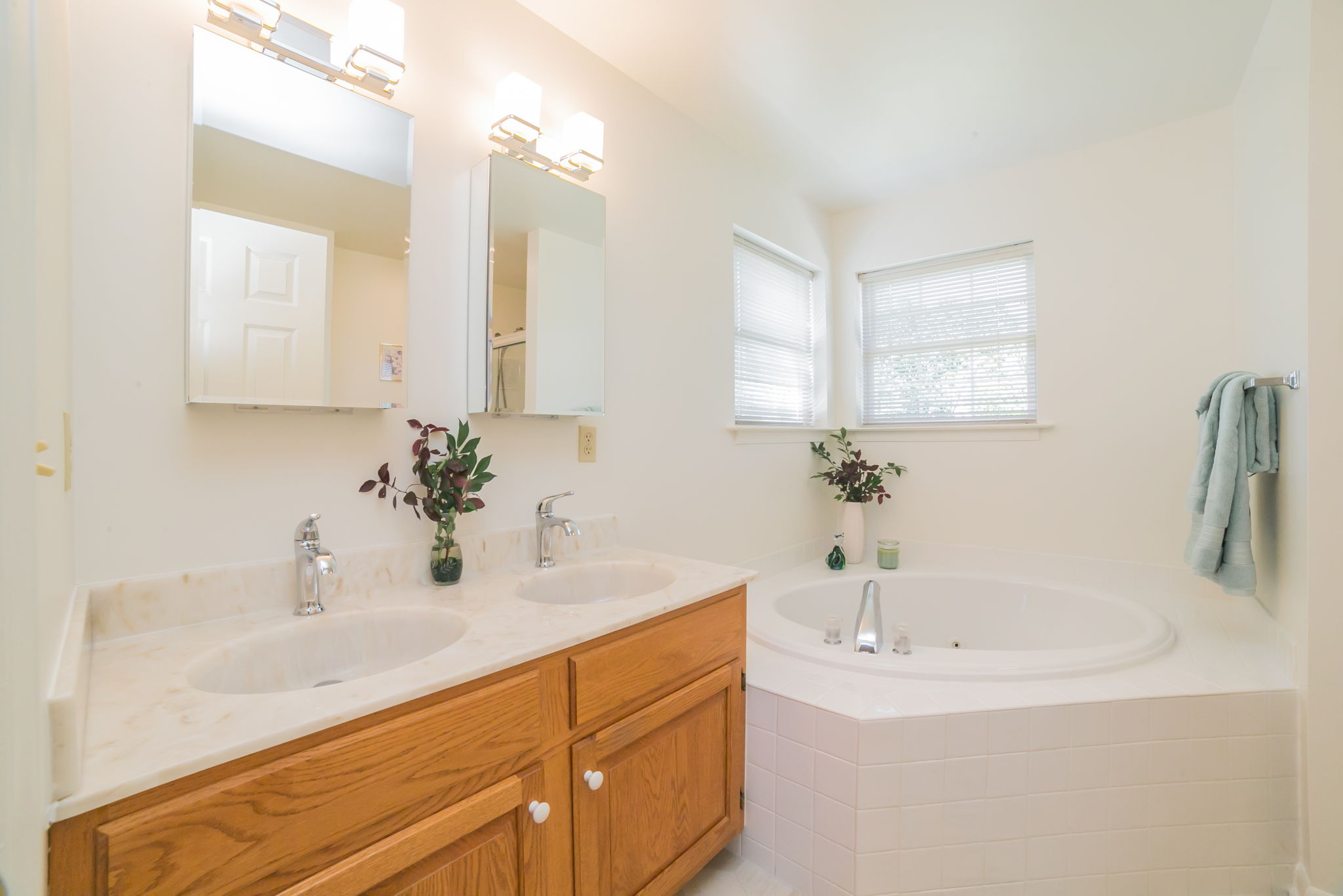 1055 Kingscote Dr, Harleysville, PA 19438 Left Bank REPS