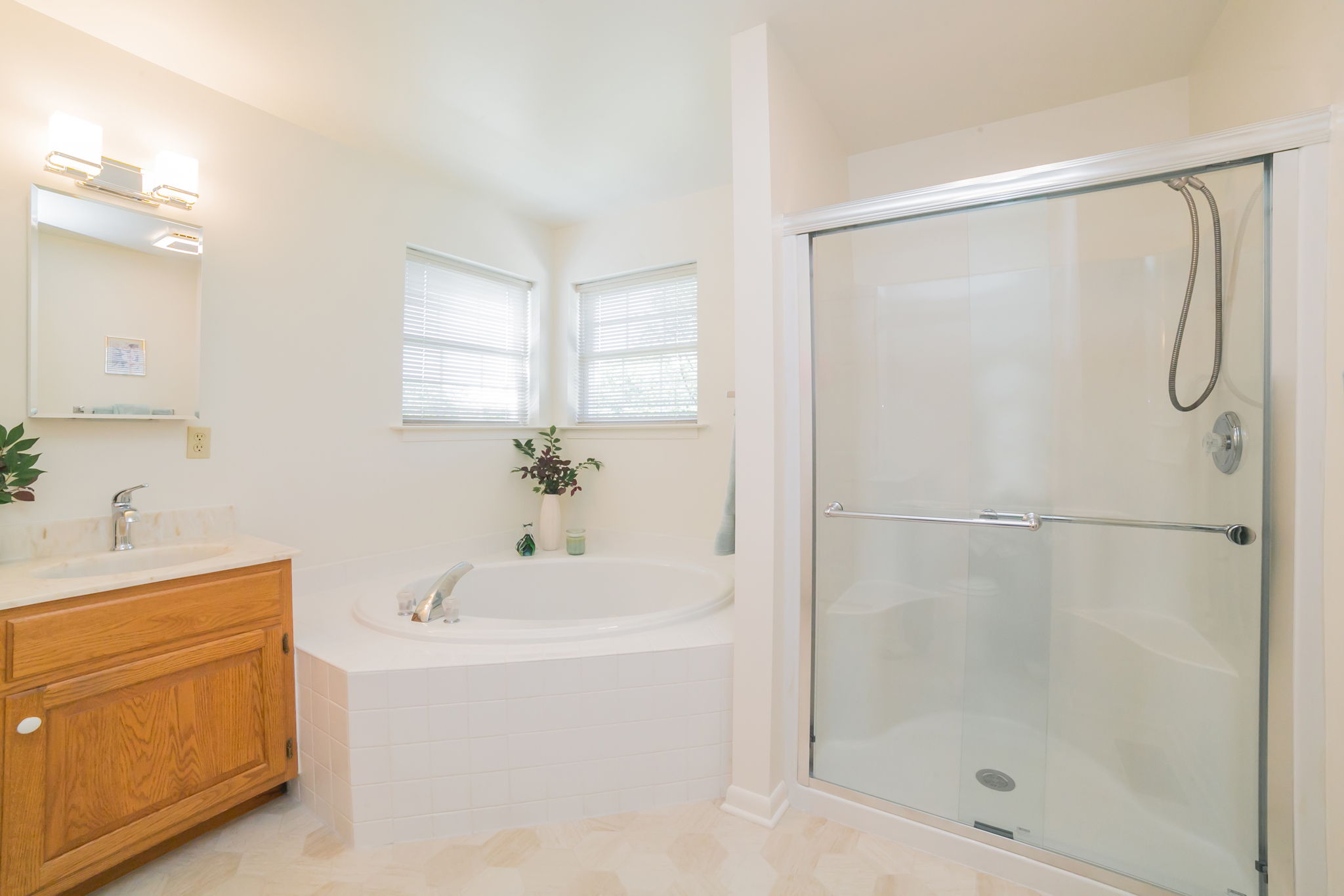 1055 Kingscote Dr, Harleysville, PA 19438 Left Bank REPS