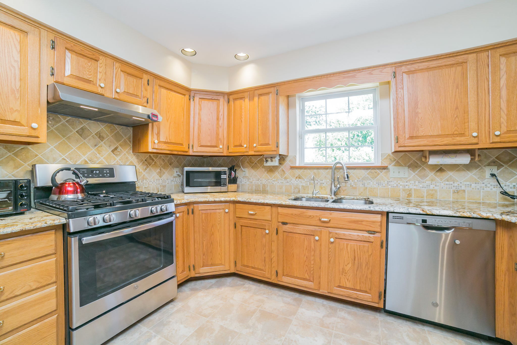 1055 Kingscote Dr, Harleysville, PA 19438 Left Bank REPS