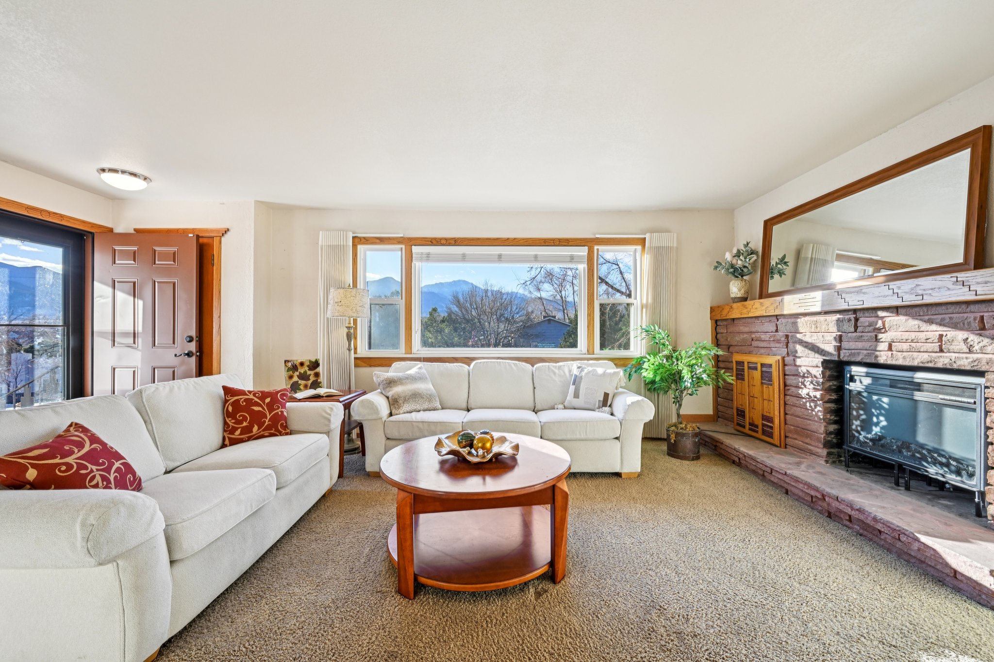 156193-186746 - 1055 N 18th St-S3001-2-004.jpg