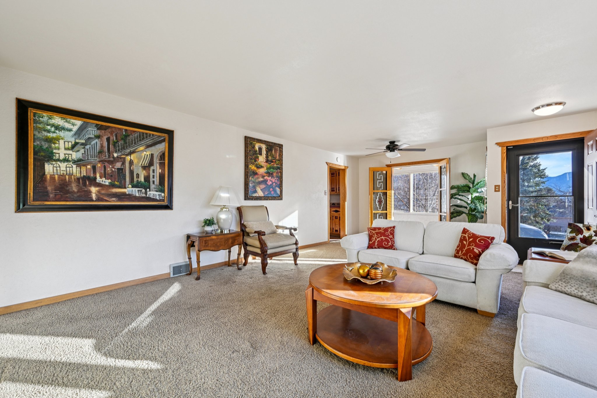 156193-186746 - 1055 N 18th St-S3001-2-007.jpg