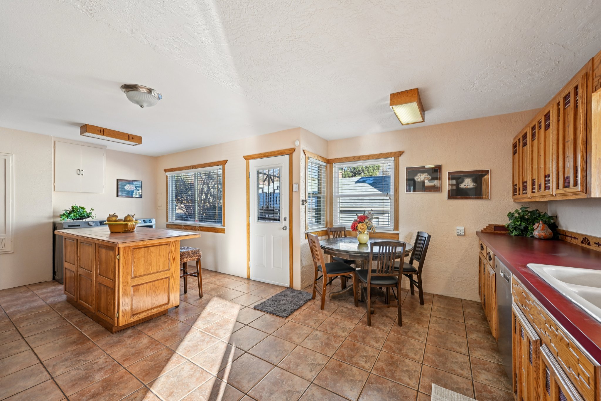 156193-186746 - 1055 N 18th St-S3001-2-014.jpg