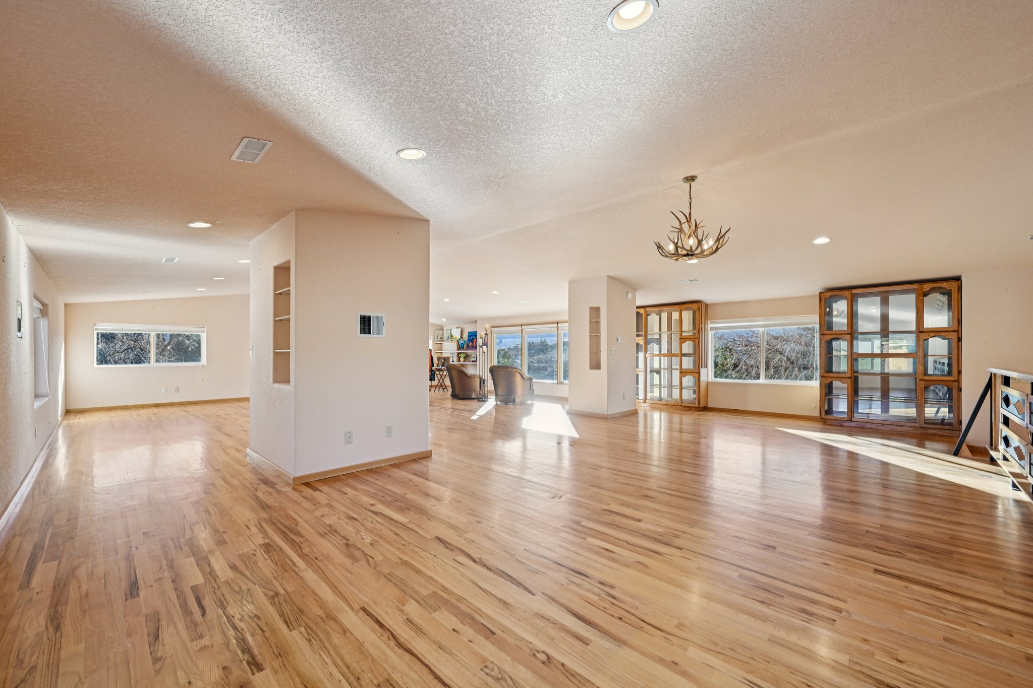 156193-186746 - 1055 N 18th St-S3001-2-019.jpg